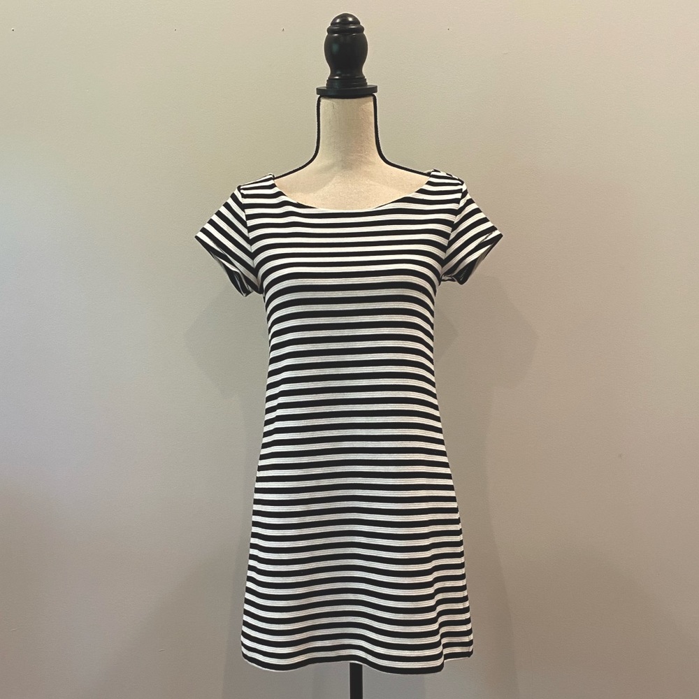 GAP black and white striped dress - Size XS